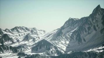 luftaufnahme der alpenberge im schnee video