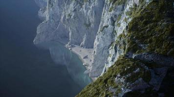 isole della Norvegia con rocce e scogliere video