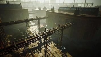 ruines d'une usine industrielle très polluée video
