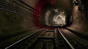 djup tunnelbanetunnel under uppbyggnad video