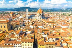 vista panorámica aérea superior de la ciudad de florencia con duomo cattedrale di santa maria del fiore foto