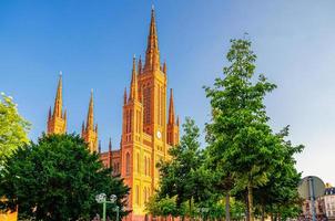 mercado evangélico iglesia protestante wiesbaden o marktkirche edificio de estilo neogótico foto