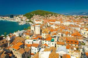 frente al mar y vista aérea del puerto, split, dalmacia, croacia foto