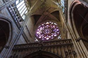 praga, república checa interior de st. la catedral de san vito o la catedral católica romana metropolitana foto