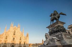 Statue di Vittorio Emanuele II, Duomo di Milano cathedral on Piazza photo