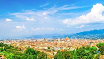 vista panorámica aérea superior de la ciudad de florencia con la catedral del duomo di santa maria del fiore foto