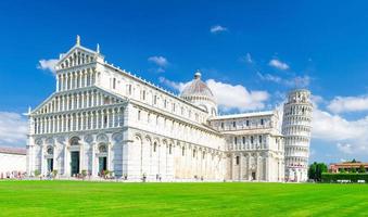 catedral de pisa duomo cattedrale y torre inclinada torre en la plaza piazza del miracoli foto