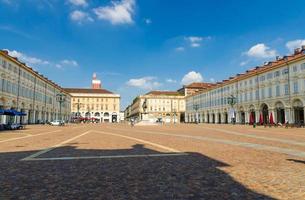 piazza san carlo square con edificios en el antiguo centro histórico de la ciudad foto