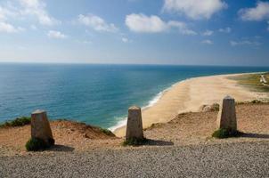 portugal, nazare en verano, paisaje costero del océano atlántico en verano foto