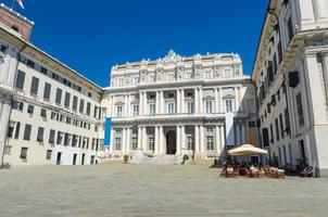 palacio ducal palazzo ducale edificio de estilo clásico en la plaza piazza giacomo matteotti foto