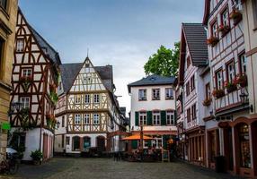 casas de arquitectura antigua en el centro de mainz, alemania foto