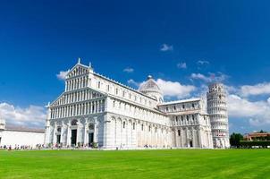 catedral de pisa duomo cattedrale y torre inclinada torre en la plaza piazza del miracoli foto