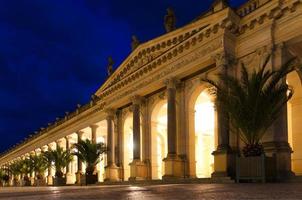 la columnata del molino mlynska kolonada edificio neorrenacentista con columnas foto