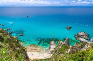 vista panorámica aérea del cabo capo vaticano, calabria, sur de italia foto