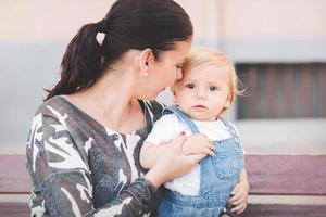 madre con su bebe foto