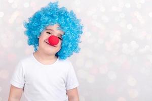 niño gracioso en carnaval foto