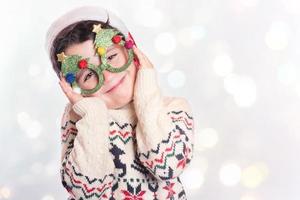 niño gracioso en navidad foto