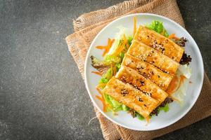 teriyaki tofu salad with sesame photo