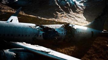 avião caiu em uma montanha video