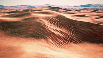 vue sur les belles dunes de sable au parc national des dunes de sable video