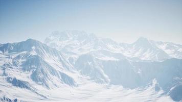 montanhas árticas no norte da noruega video