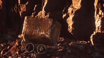 carro de mina de oro abandonado utilizado para transportar mineral durante la fiebre del oro