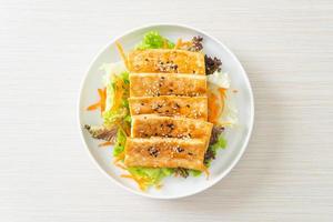 teriyaki tofu salad with sesame photo