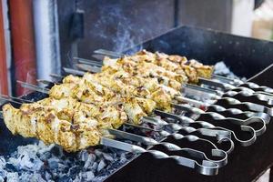 carne a la barbacoa. parrilla al aire libre. delicias a la parrilla foto