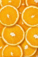naranjas frutas y rodajas de naranjas fondo de alimentos saludables foto