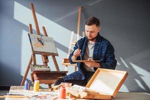 male artist in gallery photo