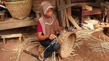 bamboo basket craftswoman while doing his work in a place, Batang, Jawa Tengah, Indonesia, May 26, 2019 photo