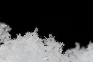 delicados cristales de nieve negros foto