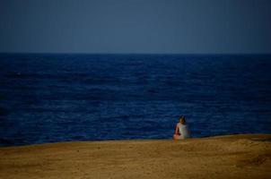 mujer en el mar foto