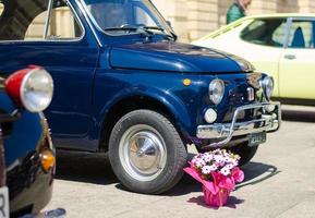 lecce, italia - 23 de abril de 2017 automóviles retro clásicos antiguos automóviles en italia foto