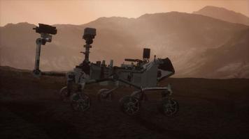 curiosidad mars rover explorando la superficie del planeta rojo