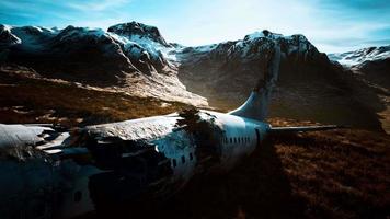 avion s'est écrasé sur une montagne