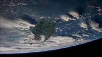 dangereux astéroïde s'approchant de la planète terre video