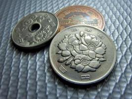 dinero japonés, moneda de plata, yen foto
