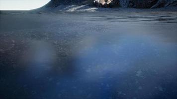 isola tropicale delle maldive nell'oceano video