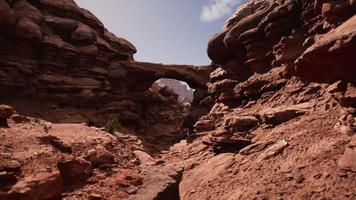 arche de pierre rouge dans le parc du grand canyon video