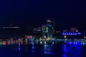 ciudad de pattaya tailandia, luz de noche foto