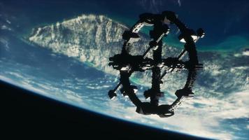 nave espacial maciça toma posição sobre elementos da terra fornecidos pela nasa