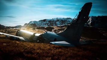 plane crashed on a mountain video