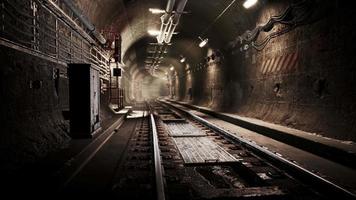luz de noche en el túnel del metro el casco antiguo video