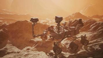 curiosità rover marte che esplora la superficie del pianeta rosso. elementi di questa immagine forniti dalla nasa video