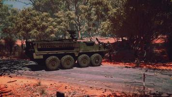tanque blindado del ejército de batalla en la carretera