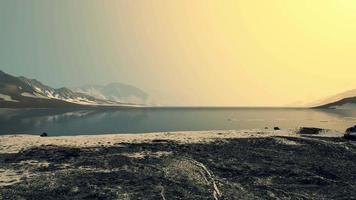 Antarktis kustlinje med stenar och is video