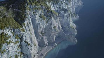 îles de norvège avec rochers et falaises video