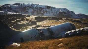 plane crashed on a mountain video