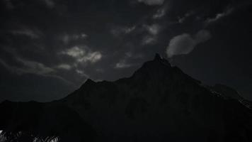 nuvem de tempestade sobre dolomitas video